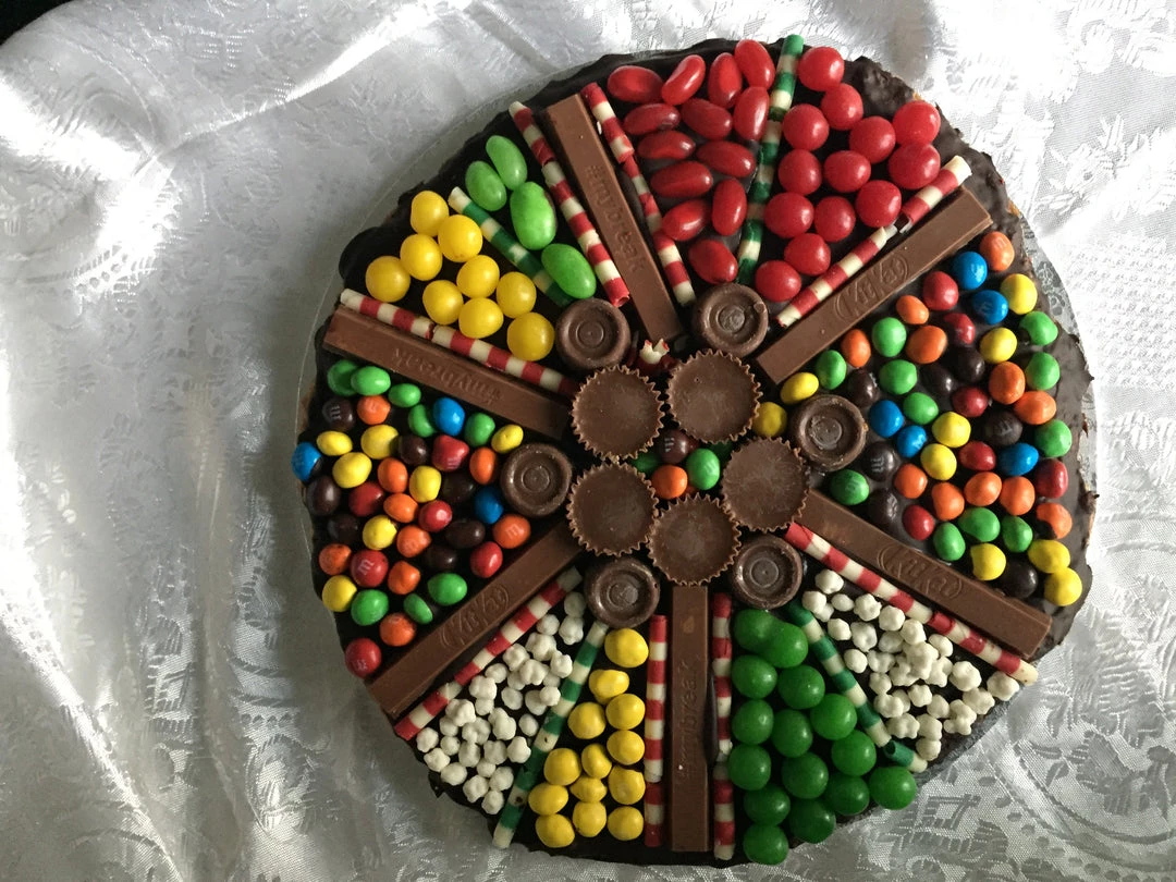 Candy Floss Land Bakery Choco-Cookie Pizza 1 Candy Floss Land Bakery Choco-Cookie Pizza